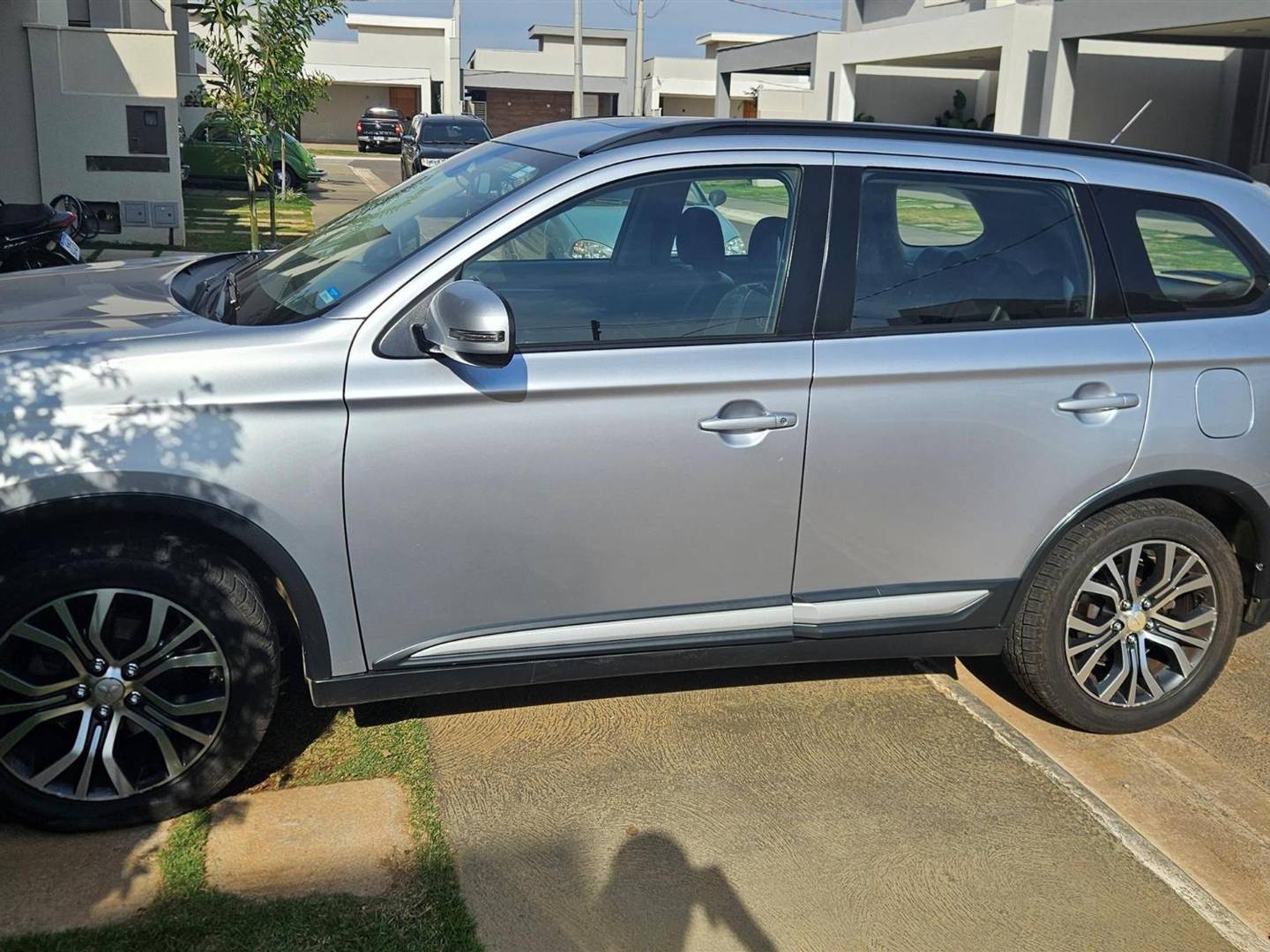 MITSUBISHI OUTLANDER 2.0 16V GASOLINA 4P AUTOMÁTICO - Imagem 2