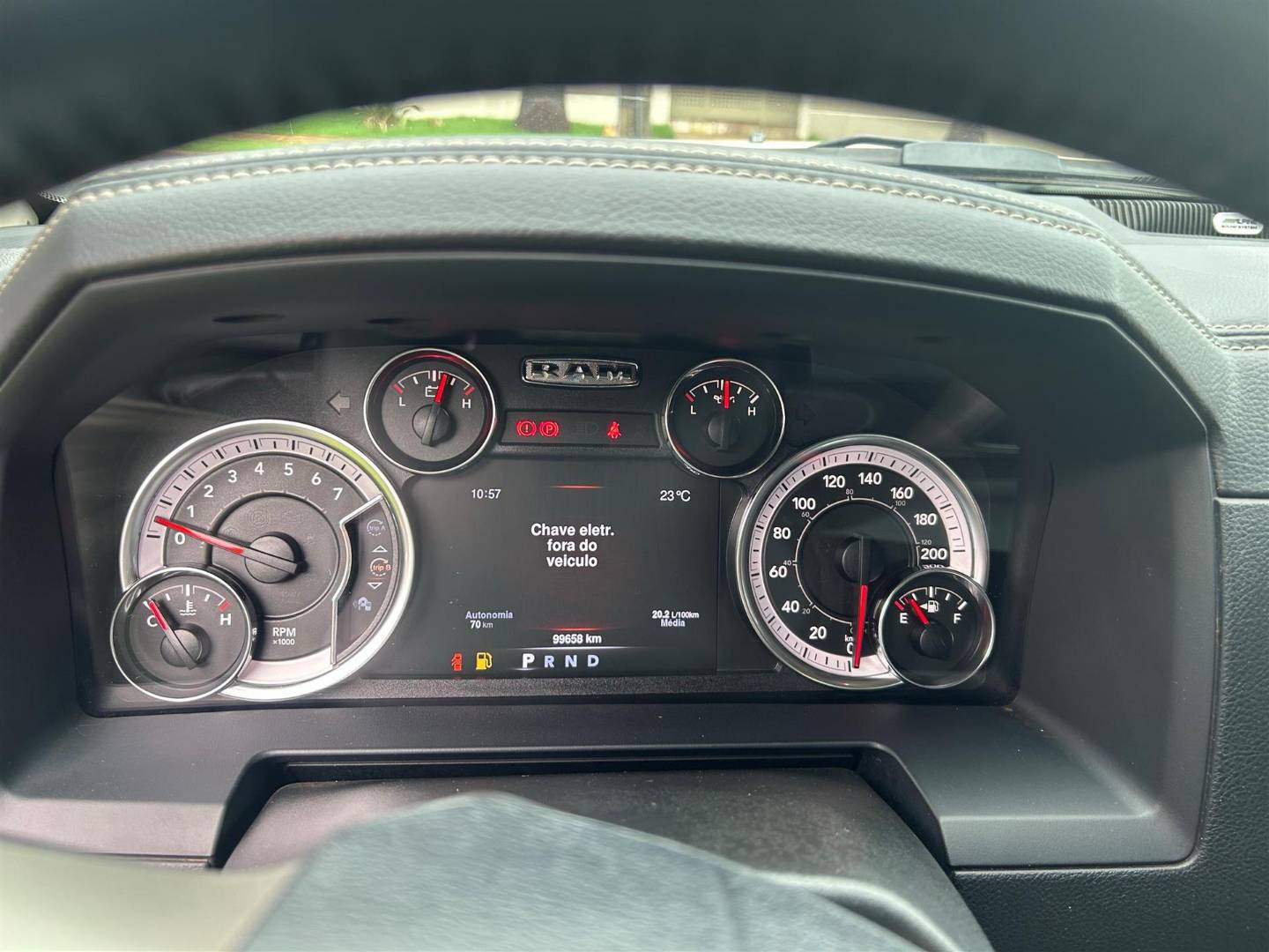 RAM Classic 5.7 V8 Gasolina Laramie CD 4x4 Automática - Imagem 5