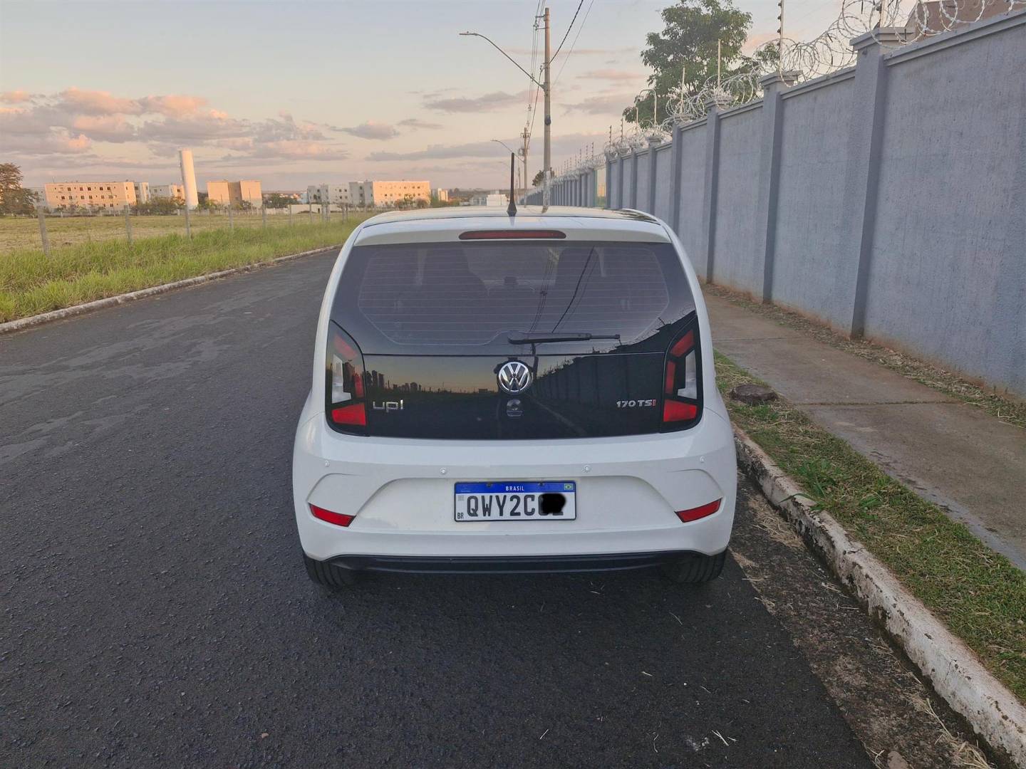 VOLKSWAGEN UP 1.0 170 TSI TOTAL FLEX CONNECT 4P MANUAL - Imagem 4