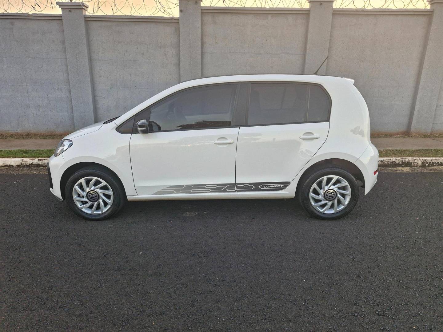 VOLKSWAGEN UP 1.0 170 TSI TOTAL FLEX CONNECT 4P MANUAL - Imagem 2