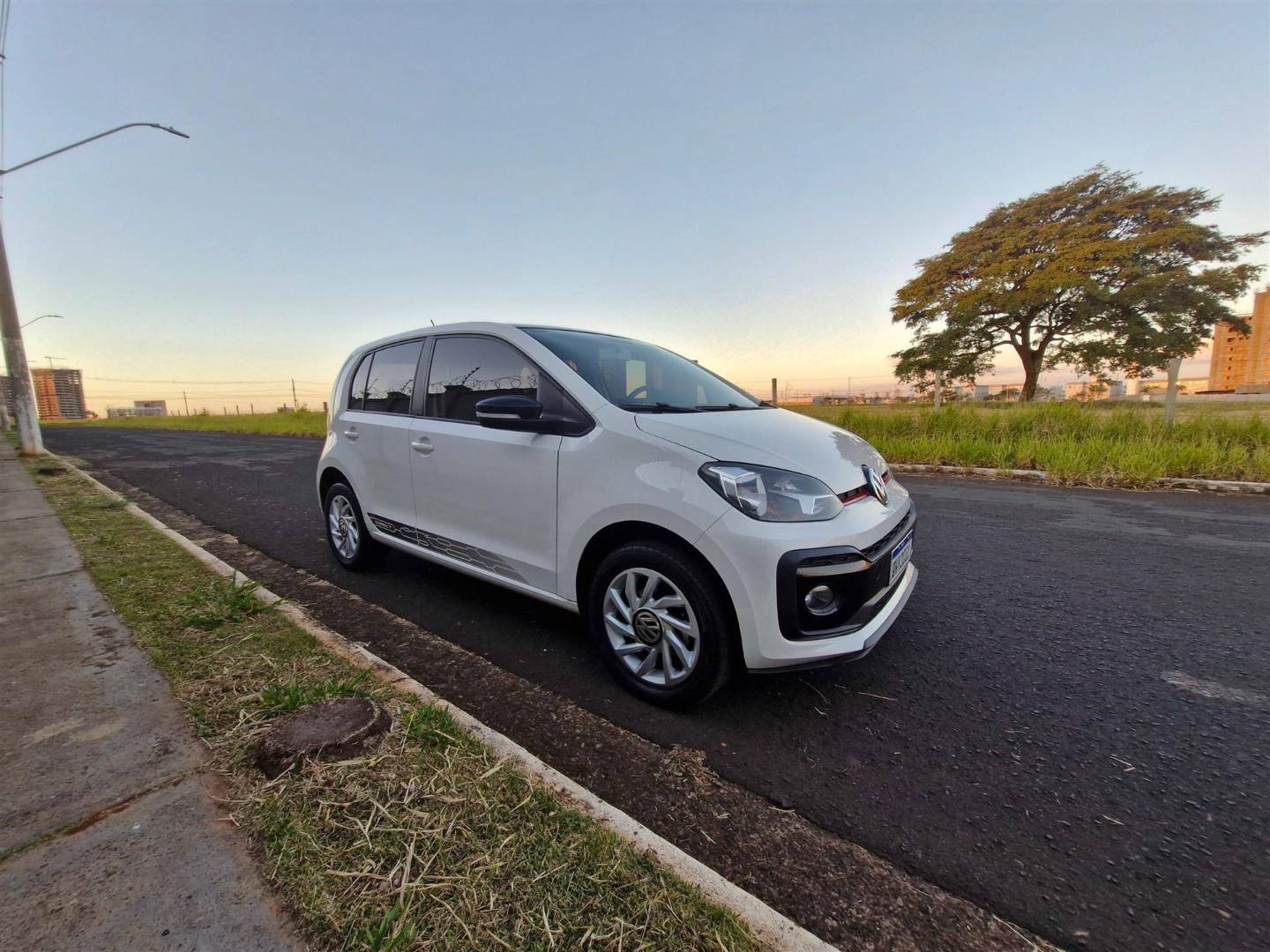 VOLKSWAGEN UP 1.0 170 TSI TOTAL FLEX CONNECT 4P MANUAL - Imagem 1