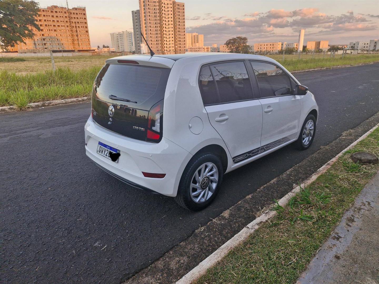 VOLKSWAGEN UP 1.0 170 TSI TOTAL FLEX CONNECT 4P MANUAL - Imagem 3