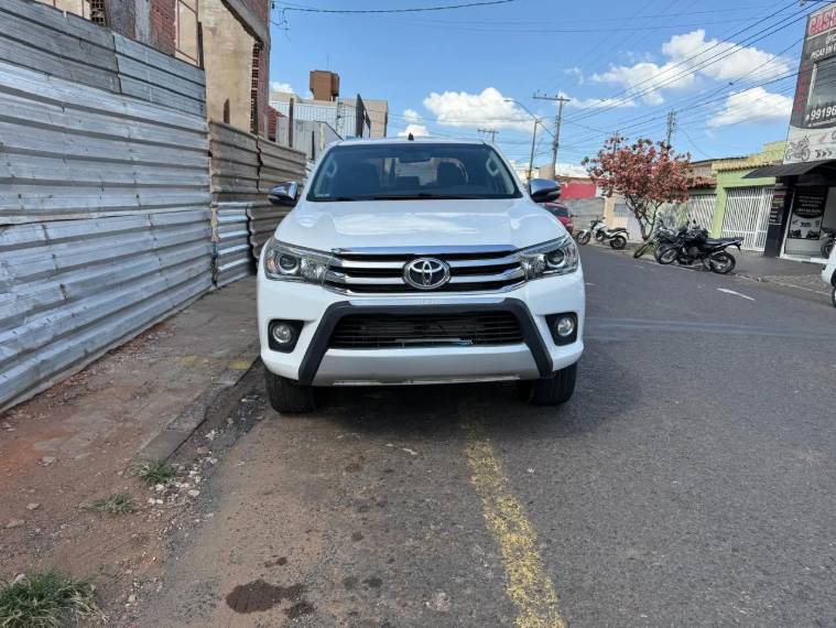 Toyota Hilux CD SRX 4X4 2.8 TDI 16V Diesel Aut. - Imagem 2