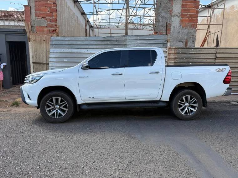 Toyota Hilux CD SRX 4X4 2.8 TDI 16V Diesel Aut. - Imagem 3