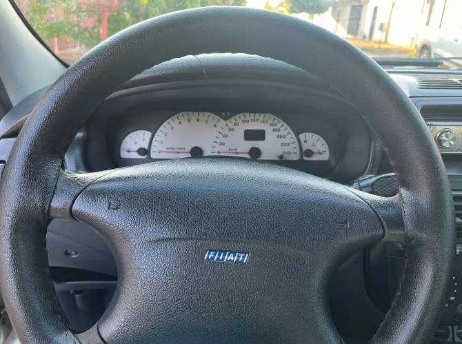 Fiat Brava HGT 1.8 MPI 16V 4P 2002 - Imagem 4