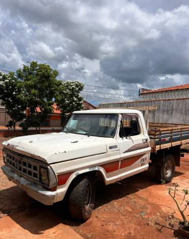Ford F-1000 S. S. Diesel / S.s. Diesel Turbo 1985 - Imagem 3