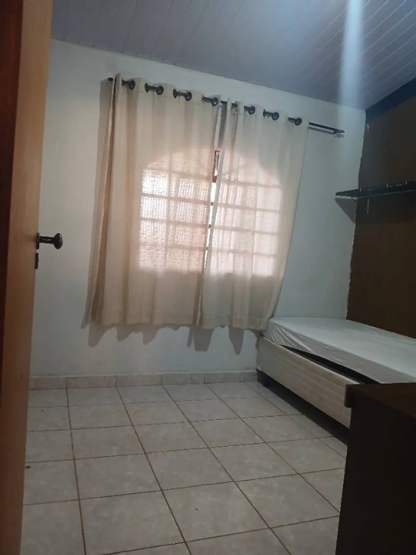 Aluga-se quarto - Imagem 3