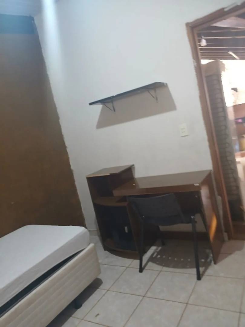Aluga-se quarto - Imagem 2