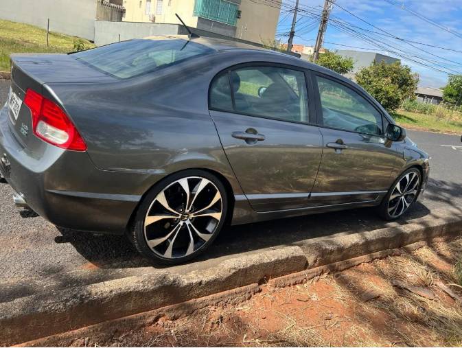 Honda Civic Sedan LXS 1.8/1.8 Flex 16V Mec. 4P 2010 - Imagem 2