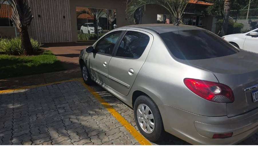 Peugeot 207 Sed. Passion XR Sport 1.4 Flex 8V 4P 2013 - Imagem 1