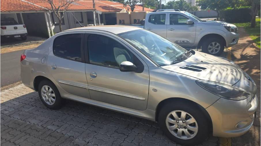 Peugeot 207 Sed. Passion XR Sport 1.4 Flex 8V 4P 2013 - Imagem 4