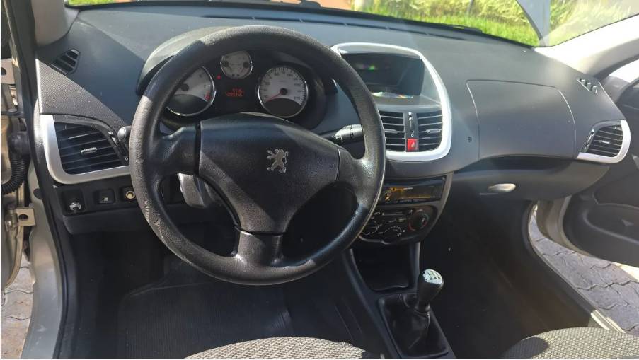 Peugeot 207 Sed. Passion XR Sport 1.4 Flex 8V 4P 2013 - Imagem 6