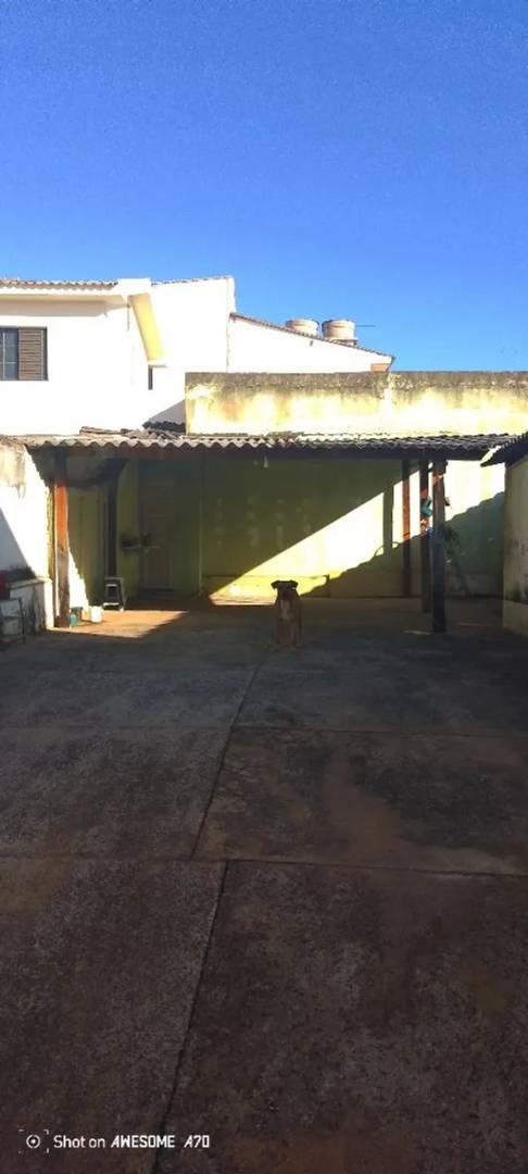 Alugo espaço para comércio ou oficina
