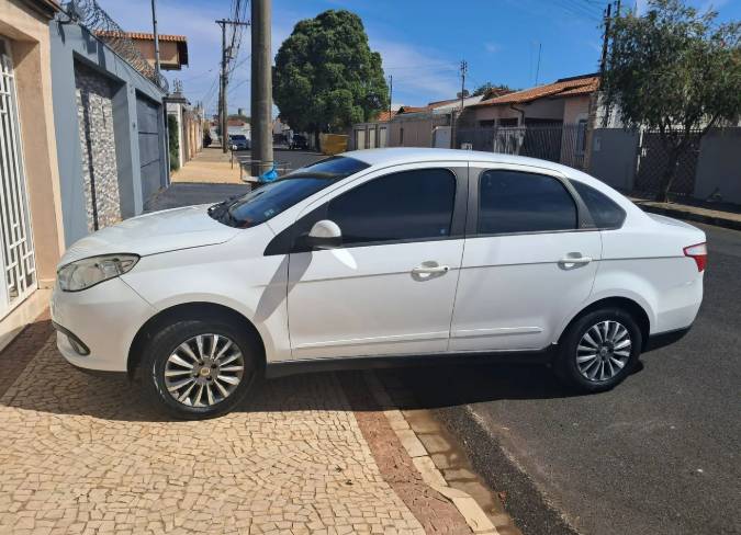 Fiat Grand Siena Attrac. 1.4 EVO F.flex 8V 2016 - Imagem 2