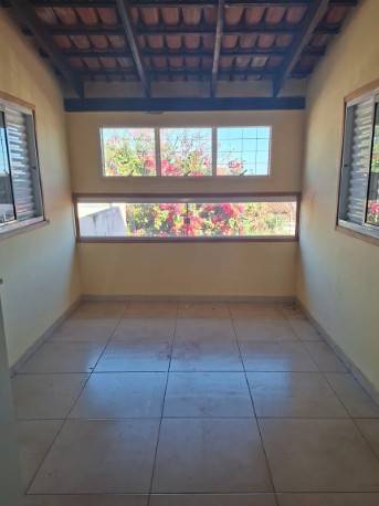 Linda casa no bairro Cidade Jardim. Para quem gosta de casa com janela - Imagem 3