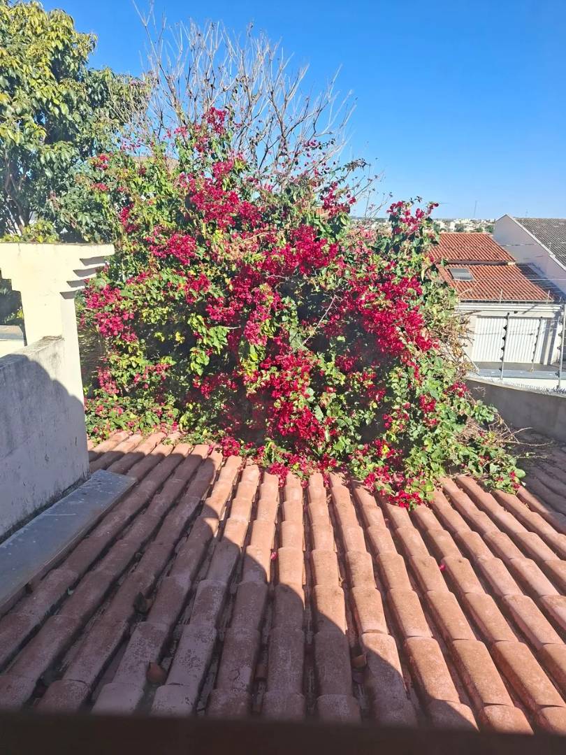 Linda casa no bairro Cidade Jardim. Para quem gosta de casa com janela - Imagem 6