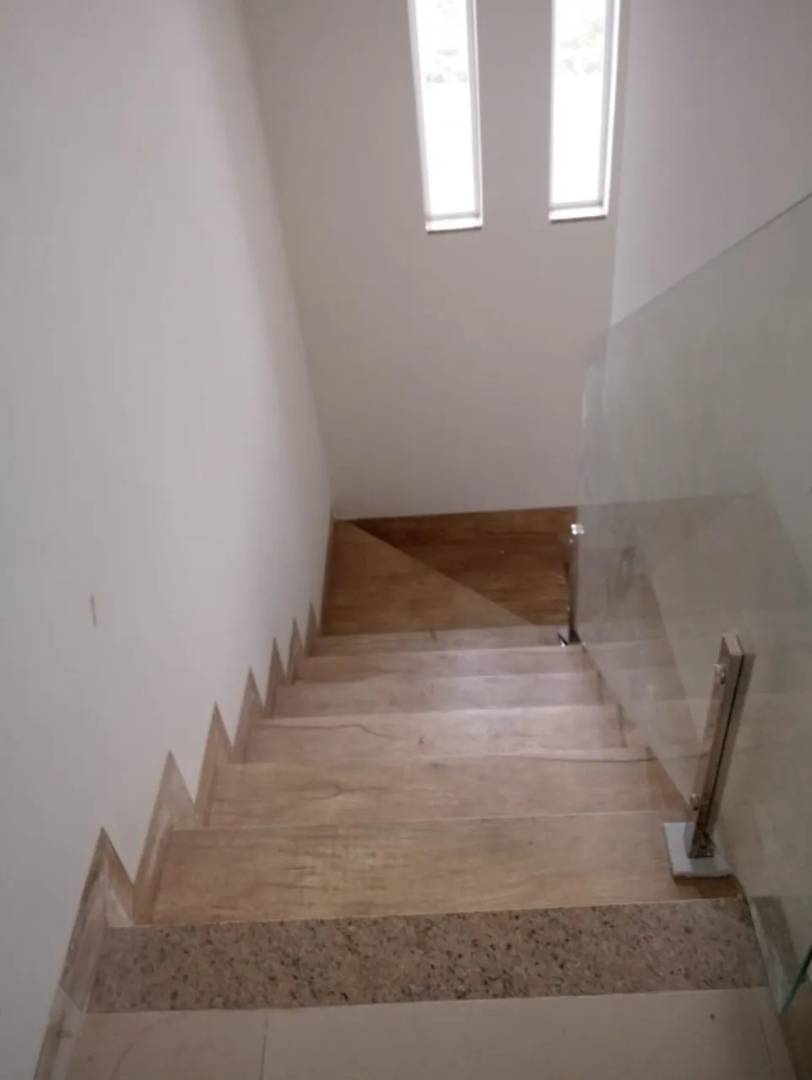 Sobrado Lindo e Novo no Bairro Novo Mundo em Uberlândia - Imagem 6