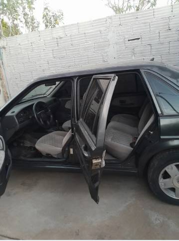 Volkswagen Santana 2.0 MI 2P E 4P 1999 - Imagem 4