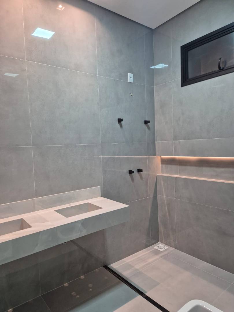 Casa muito ampla e segura... - Imagem 7