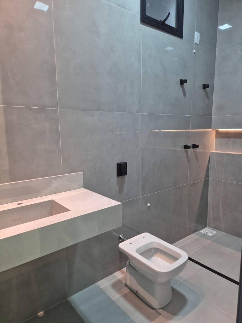 Casa muito ampla e segura... - Imagem 8