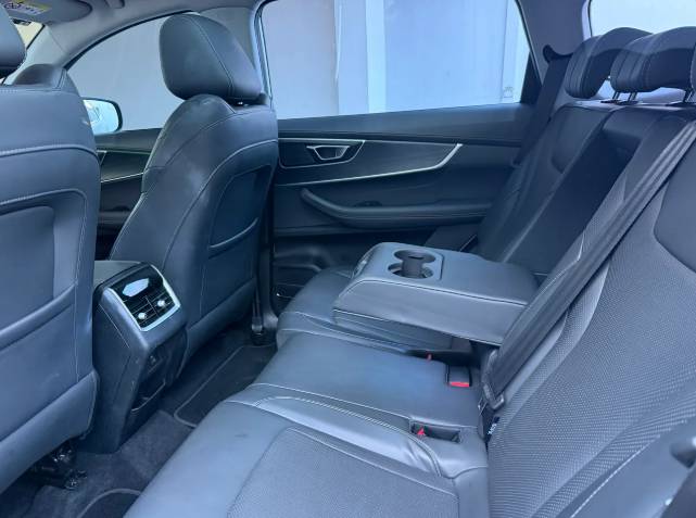 Chery Tiggo 8 MAX Drive 1.6 Turbo Aut. 2025 35.000 km  - Imagem 2