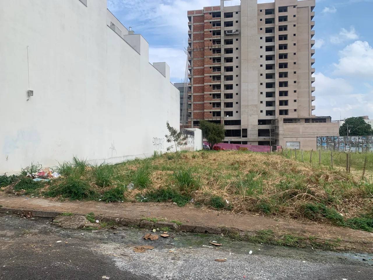 TERRENO PARA VENDA OU LOCAÇÃO COM ÓTIMA LOCALIZAÇÃO e 560m2