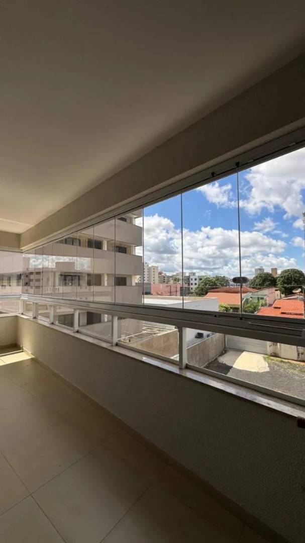 Apartamento 110m² Santa Mônica (3/4, varanda gourmet, cortina de vidro