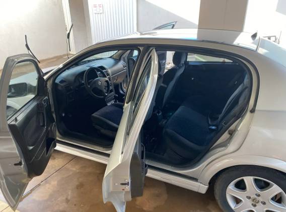 Chevrolet Astra 2.0/ CD/ Sunny/ GLS 2.0 8V 3P 2000 - Imagem 4