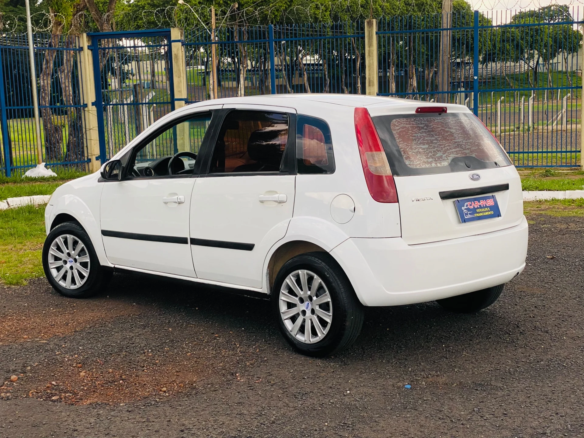 FORD FIESTA 1.0 MPI PERSONNALITÉ 8V GASOLINA 4P MANUAL - Imagem 6