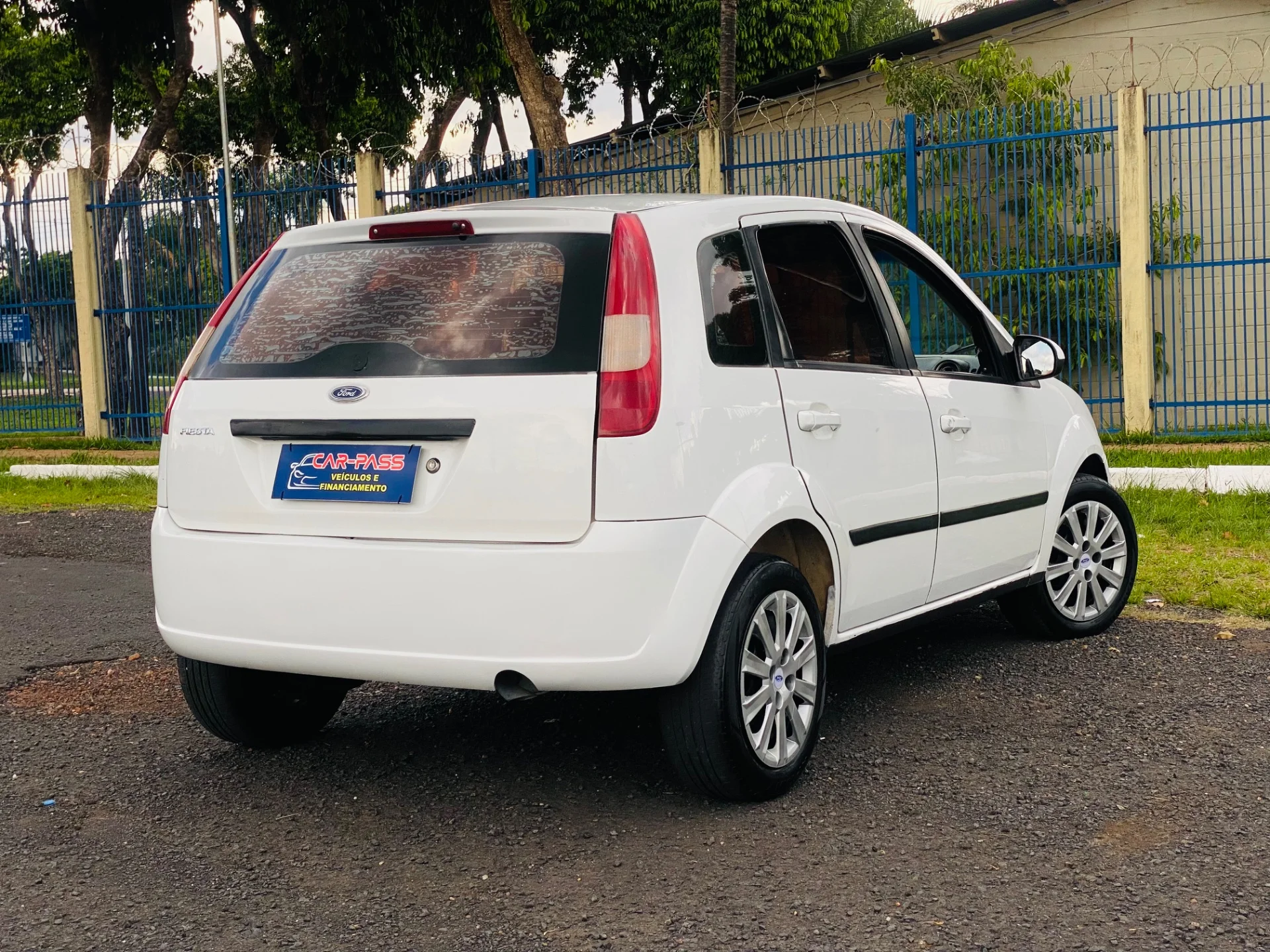 FORD FIESTA 1.0 MPI PERSONNALITÉ 8V GASOLINA 4P MANUAL - Imagem 4