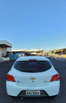 Chevrolet Onix Hatch LT 1.0 8V Flex Mec. 4P 2017 - Imagem 4